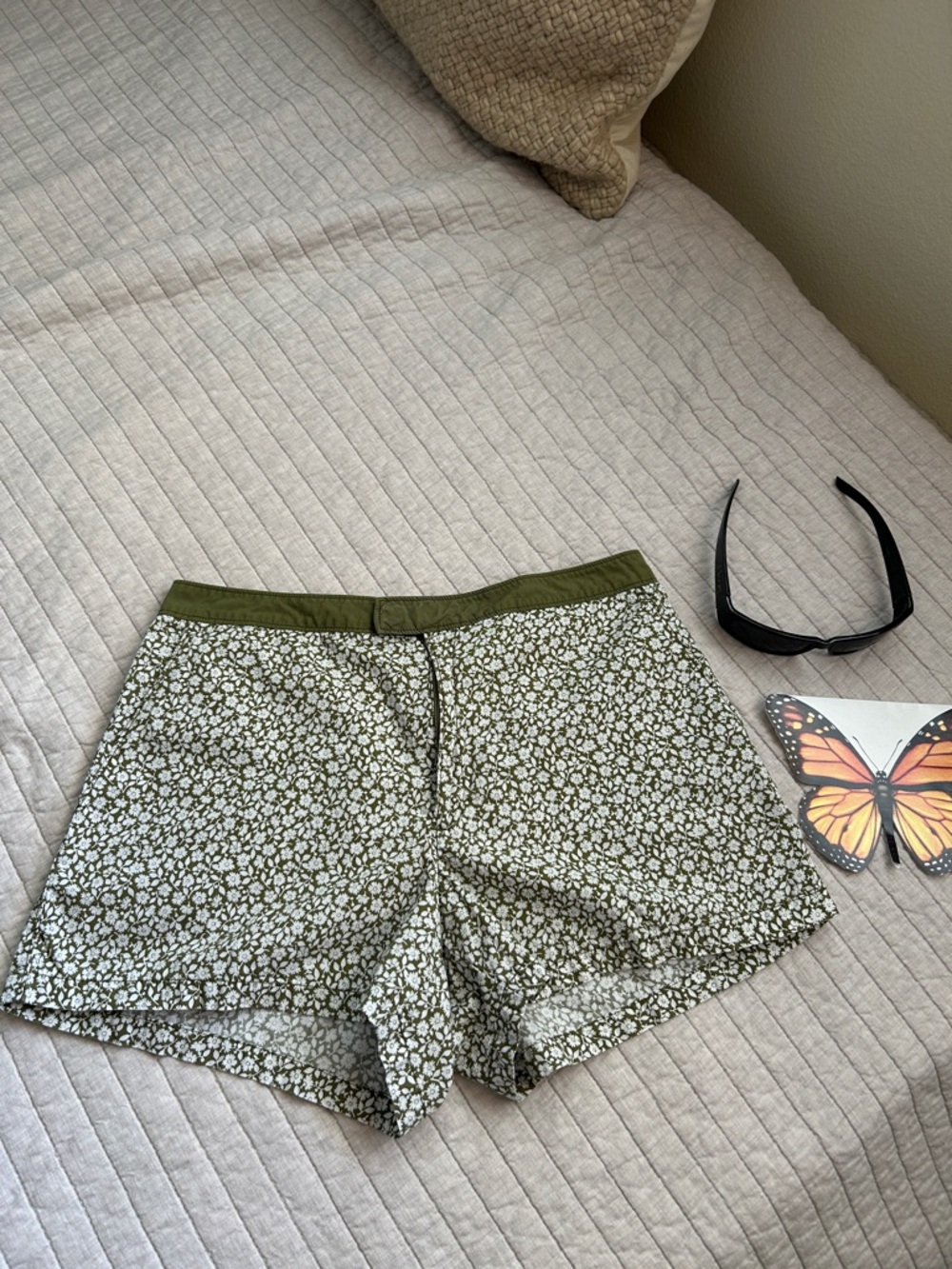 J.Crew vintage Y2K olive green white ditzy floral daisy printed shorts 6